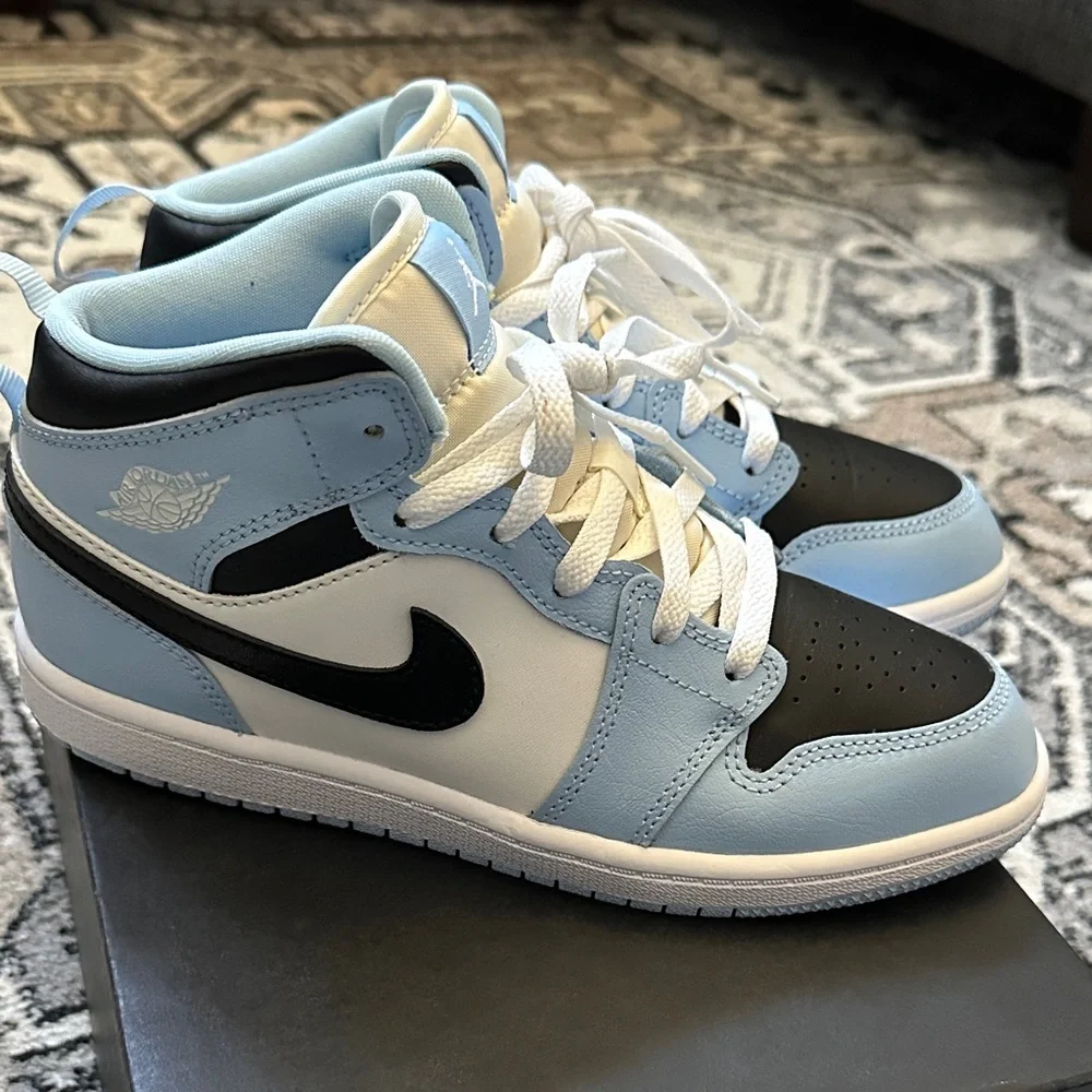 EUC Jordan 1 Mid Sneakers - Size 3Y - Picture 2 of 14